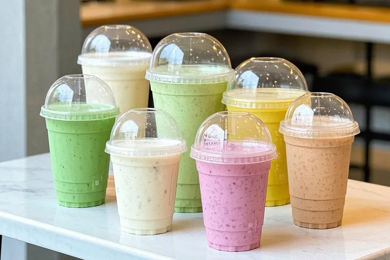 Vilka faktorer påverkar nedbrytningstiden för PLA kalldryckskoppar?